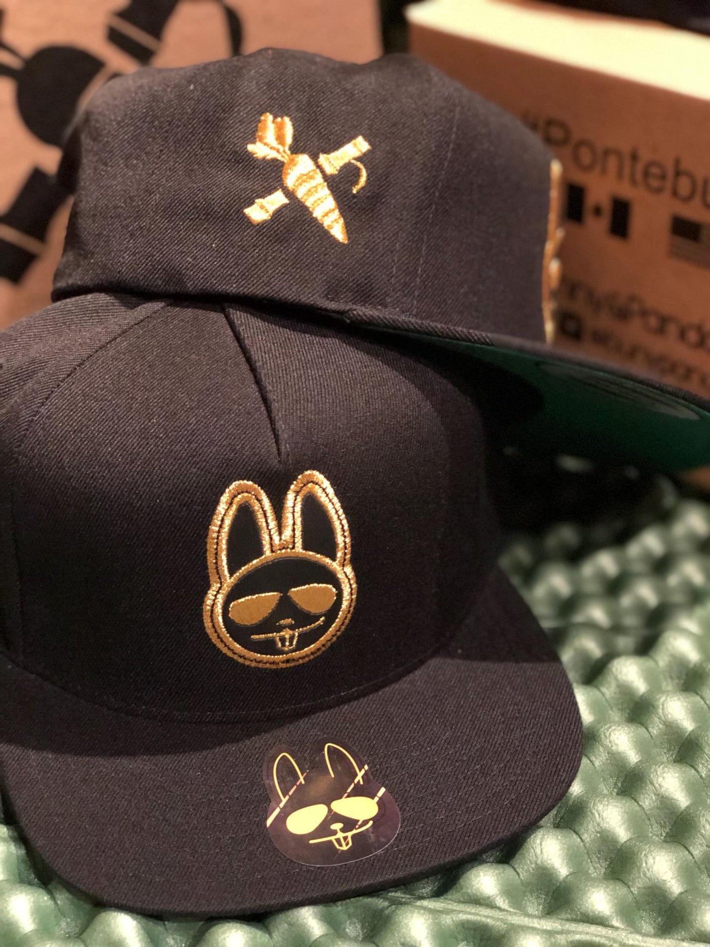 Star Bunny - Black/Gold