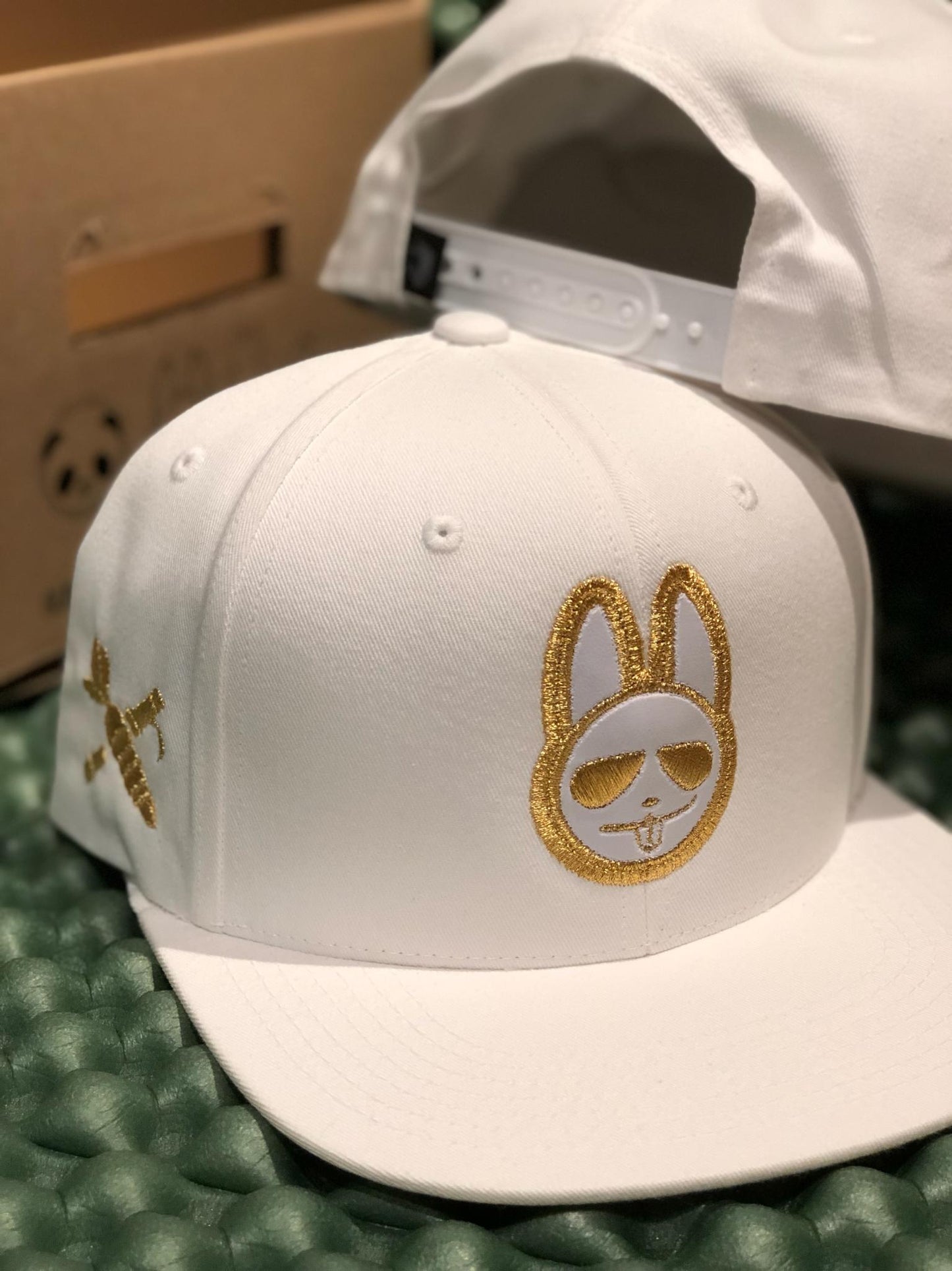 Star Bunny - White/Gold