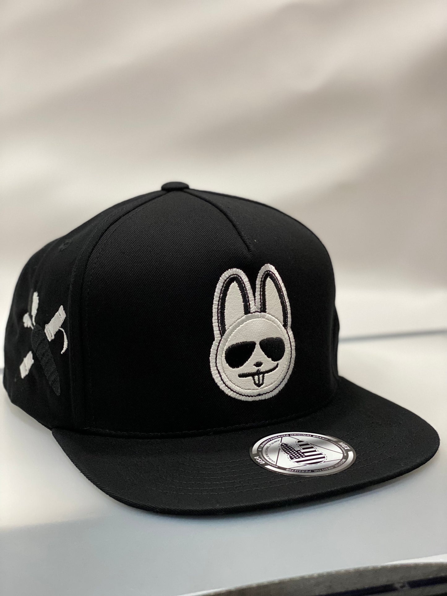 Black - White/Black
